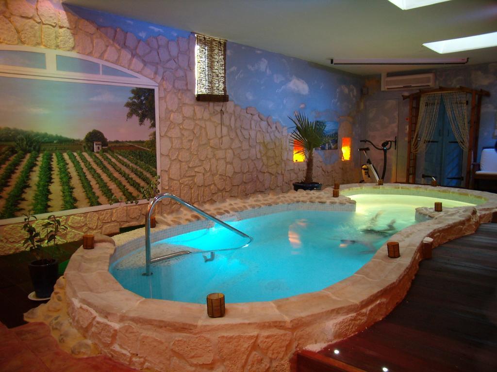 Bastide Des Princes B&B Caderousse Exterior photo