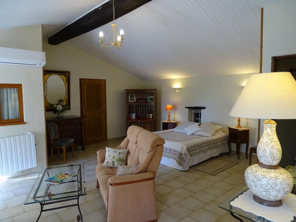 Bastide Des Princes B&B Caderousse Exterior photo